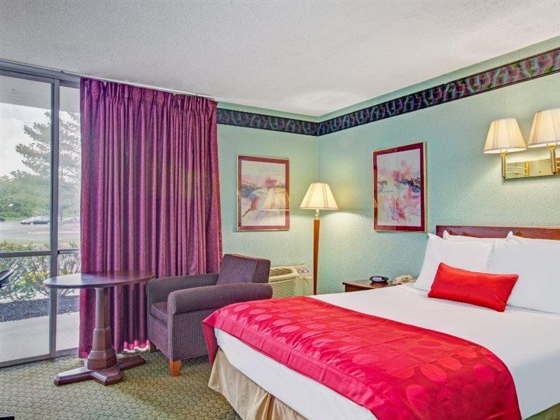 Hotel Ramada By Wyndham Parsippany Extérieur photo
