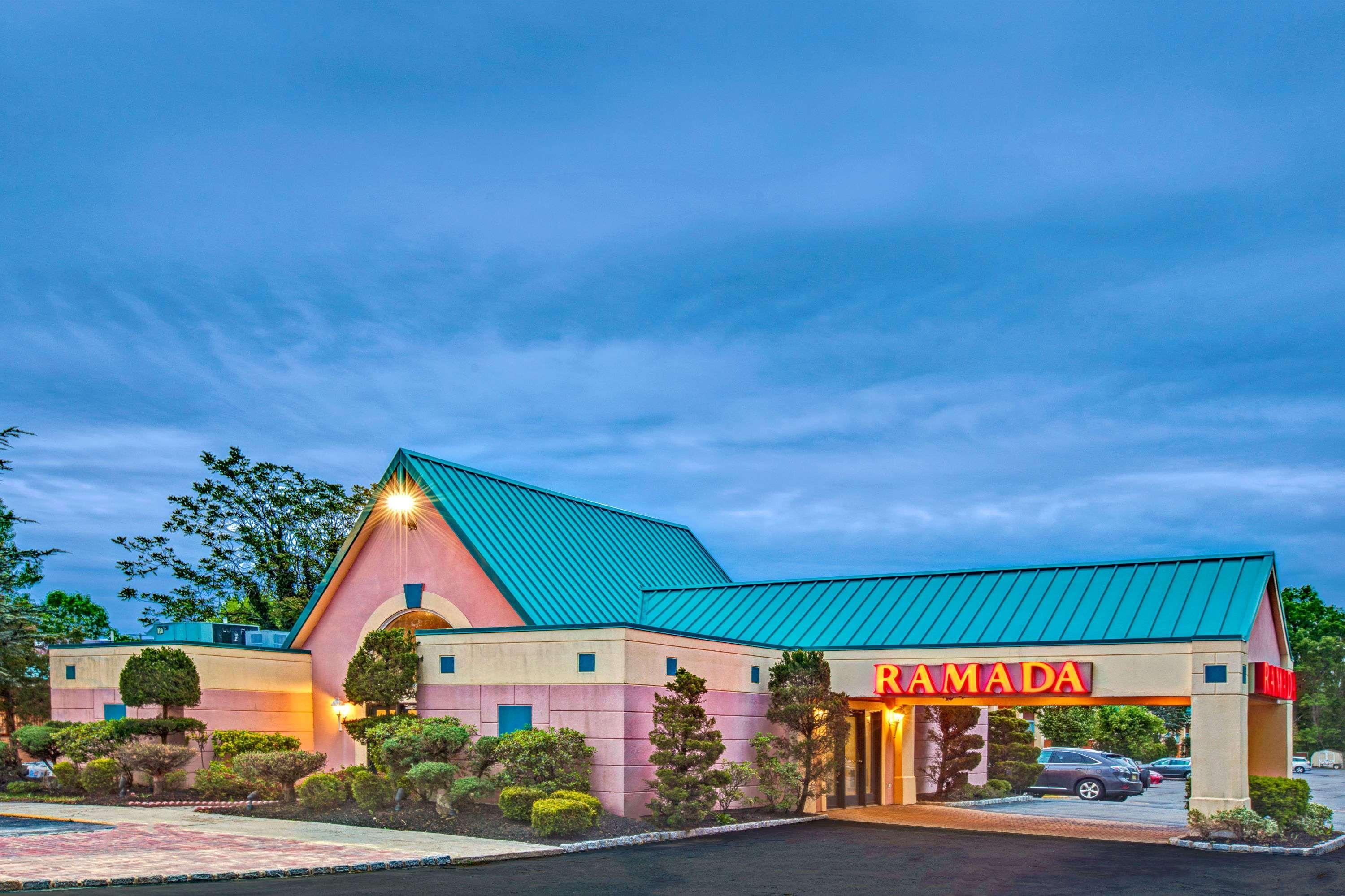 Hotel Ramada By Wyndham Parsippany Extérieur photo