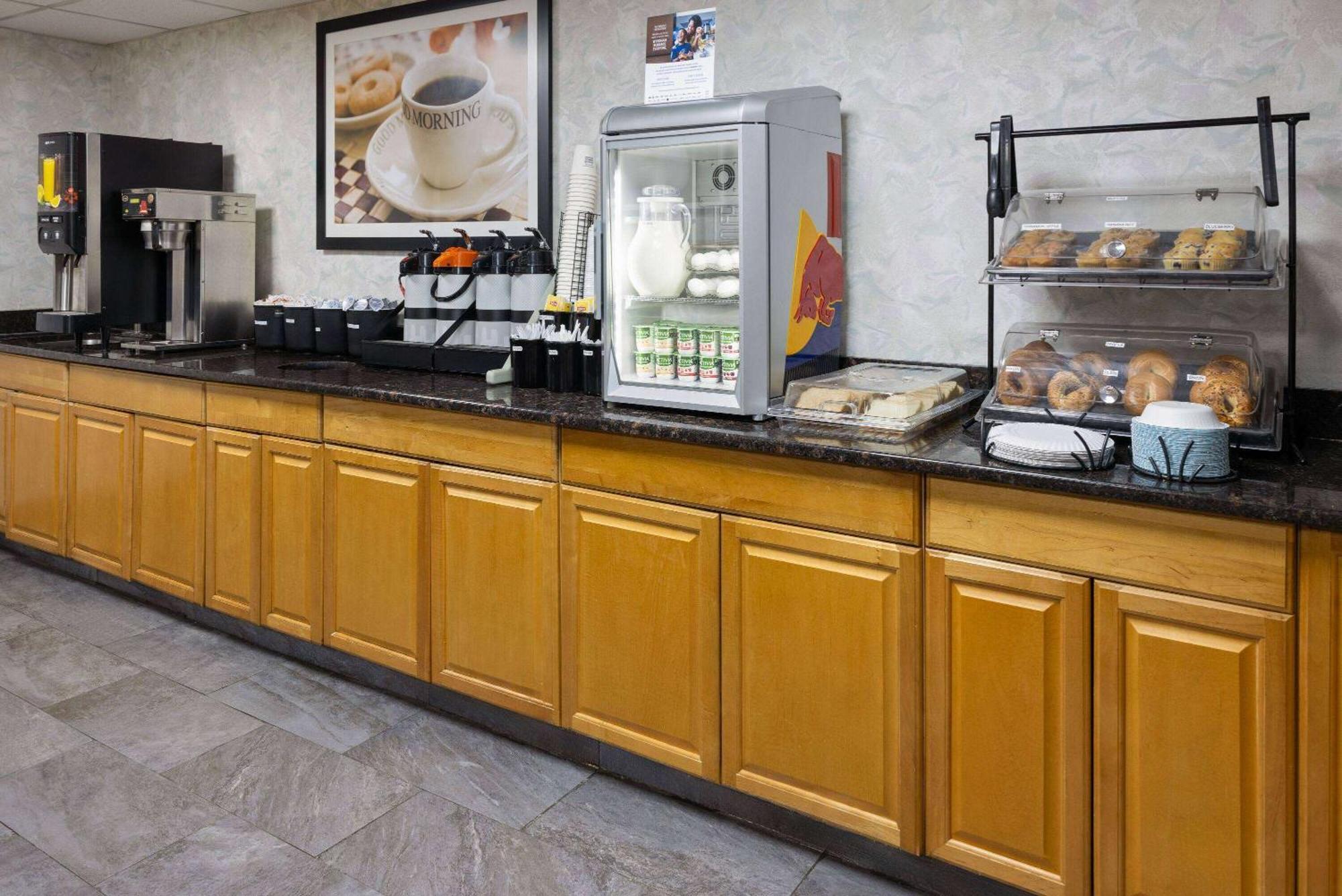 Hotel Ramada By Wyndham Parsippany Extérieur photo