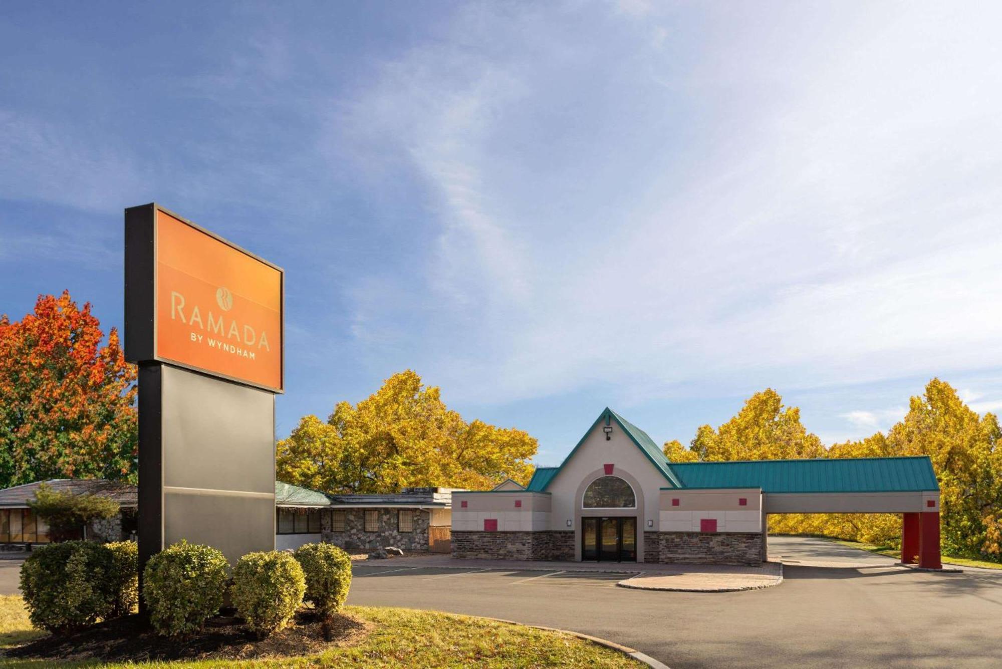Hotel Ramada By Wyndham Parsippany Extérieur photo